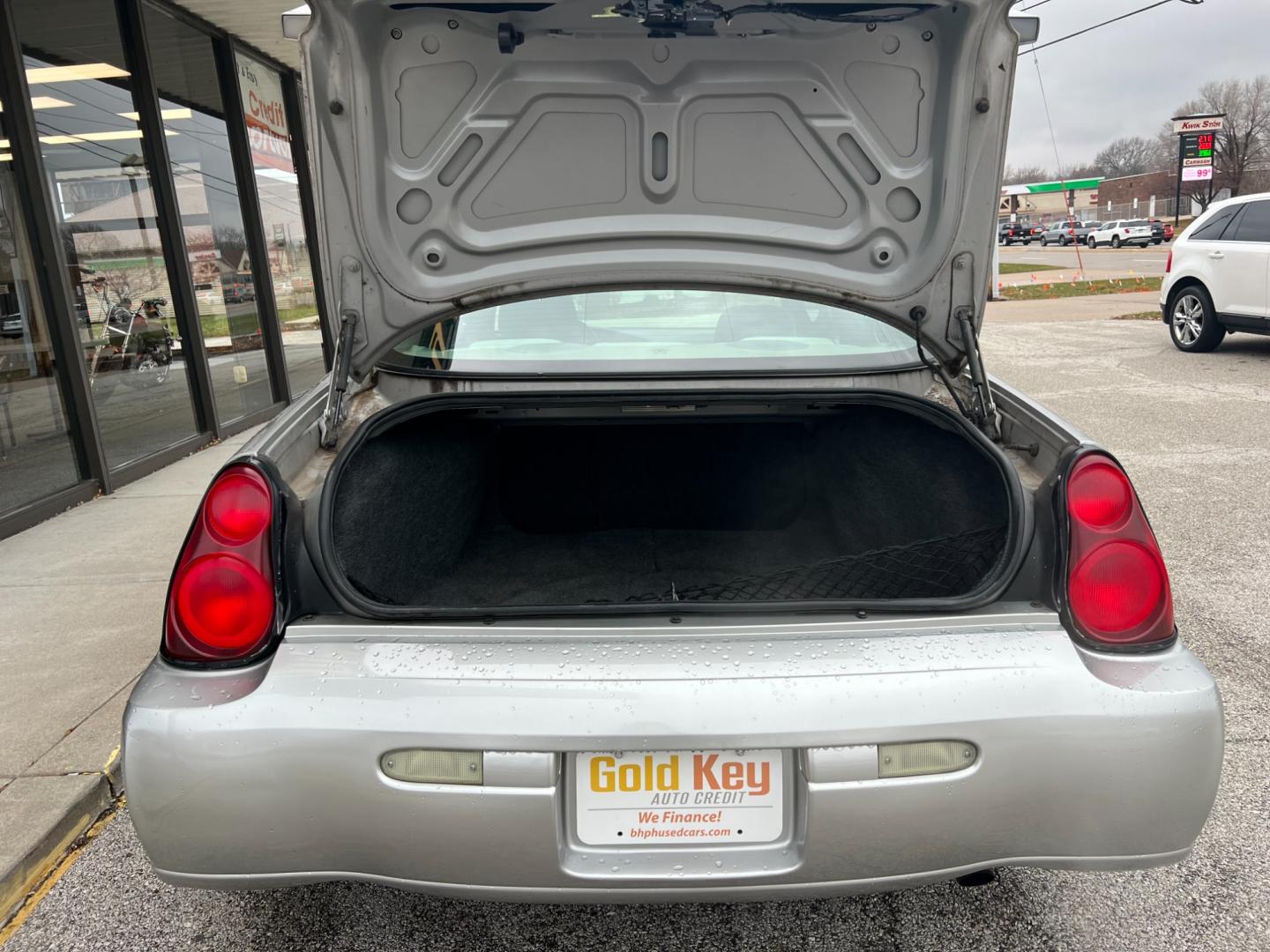 2005 Medium Gray Metallic Chevrolet Monte Carlo LS (2G1WW12E159) with an 3.4L V6 OHV 12V engine, 4-Speed Automatic transmission, located at 1633 W Kimberly, Davenport, IA, 52806, (563) 323-5341, 41.559456, -90.598732 - Photo#5